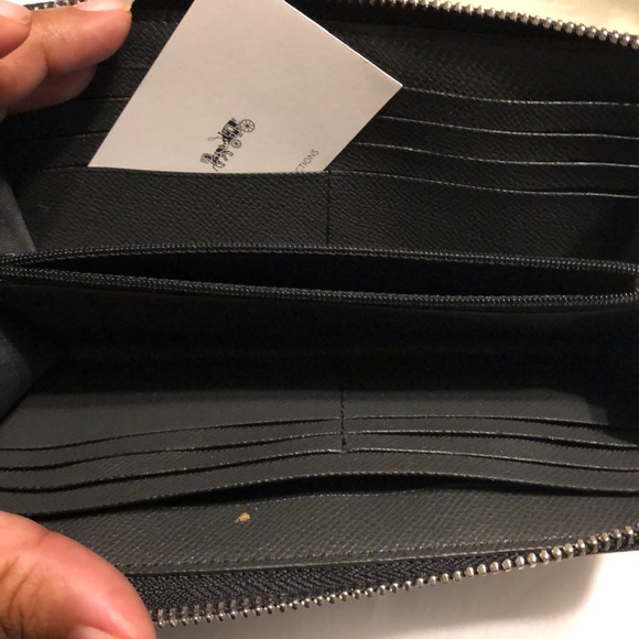 Brand new Coach wallet - Picture 2 of 3